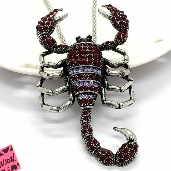 Gorgeous Crystal Rhinestone Big Scorpion Pendant Necklace NWOT - Picture 1 of 3